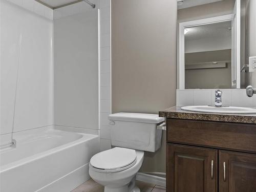 6111 11 Avenue, Edmonton, AB - Indoor Photo Showing Bathroom