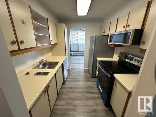 906 8340 Jasper Avenue, Edmonton, AB - Indoor Photo Showing Kitchen