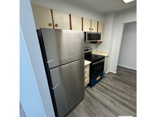 906 8340 Jasper Avenue, Edmonton, AB - Indoor Photo Showing Kitchen