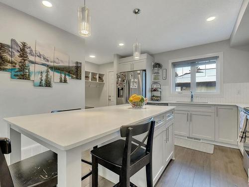 5650 Juchli Avenue, Edmonton, AB - Indoor Photo Showing Kitchen With Upgraded Kitchen