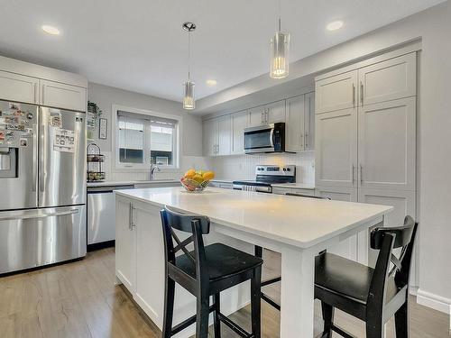 5650 Juchli Avenue, Edmonton, AB - Indoor Photo Showing Kitchen With Upgraded Kitchen