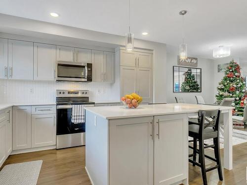 5650 Juchli Avenue, Edmonton, AB - Indoor Photo Showing Kitchen With Upgraded Kitchen