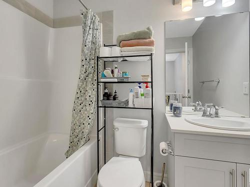 5650 Juchli Avenue, Edmonton, AB - Indoor Photo Showing Bathroom