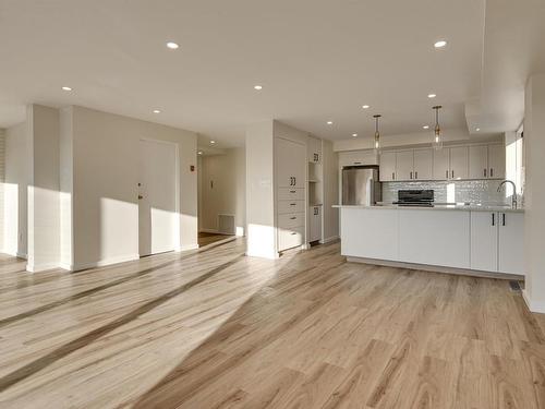 1 11960 100 Avenue, Edmonton, AB - Indoor Photo Showing Kitchen