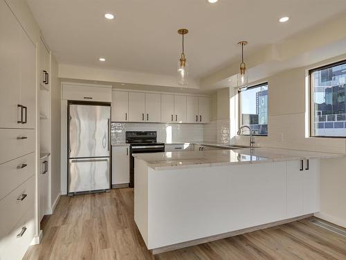 1 11960 100 Avenue, Edmonton, AB - Indoor Photo Showing Kitchen