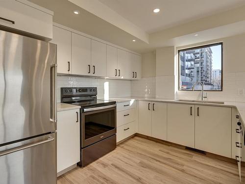 1 11960 100 Avenue, Edmonton, AB - Indoor Photo Showing Kitchen