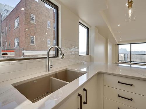 1 11960 100 Avenue, Edmonton, AB - Indoor Photo Showing Kitchen With Double Sink