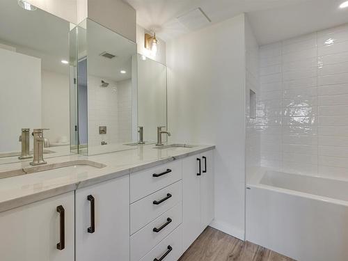 1 11960 100 Avenue, Edmonton, AB - Indoor Photo Showing Bathroom