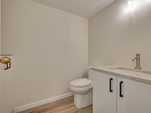 1 11960 100 Avenue, Edmonton, AB - Indoor Photo Showing Bathroom