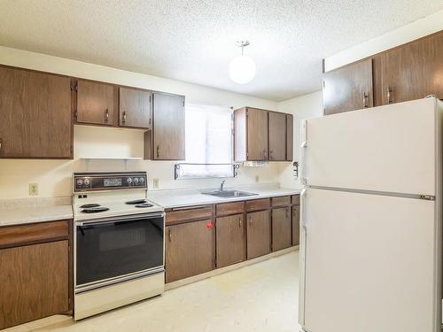 10631 155 Street, Edmonton, AB - Indoor Photo Showing Kitchen