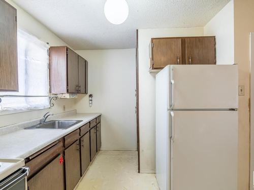 10631 155 Street, Edmonton, AB - Indoor Photo Showing Kitchen