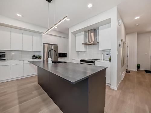 412 33 Street Sw, Edmonton, AB - Indoor Photo Showing Kitchen With Upgraded Kitchen