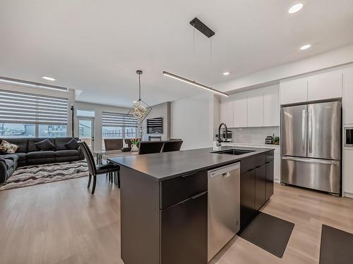 412 33 Street Sw, Edmonton, AB - Indoor Photo Showing Kitchen