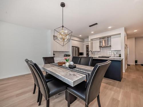 412 33 Street Sw, Edmonton, AB - Indoor Photo Showing Dining Room