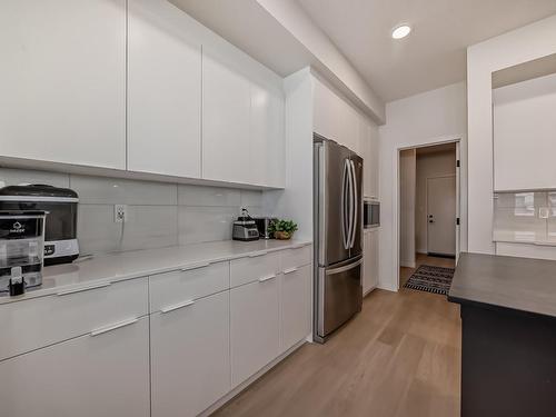 412 33 Street Sw, Edmonton, AB - Indoor Photo Showing Kitchen