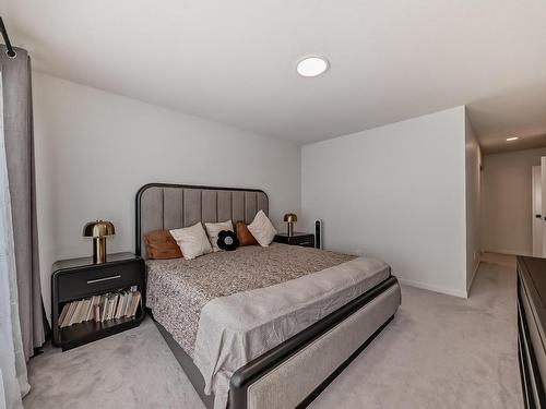 412 33 Street Sw, Edmonton, AB - Indoor Photo Showing Bedroom