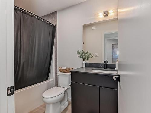 412 33 Street Sw, Edmonton, AB - Indoor Photo Showing Bathroom