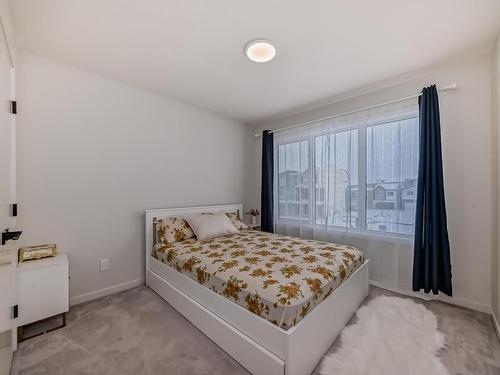 412 33 Street Sw, Edmonton, AB - Indoor Photo Showing Bedroom