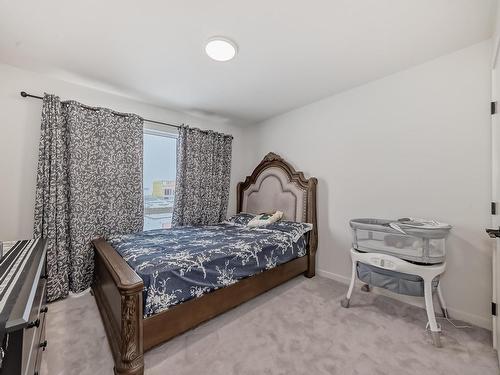 412 33 Street Sw, Edmonton, AB - Indoor Photo Showing Bedroom