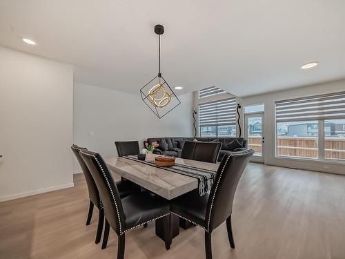 412 33 Street Sw, Edmonton, AB - Indoor Photo Showing Dining Room