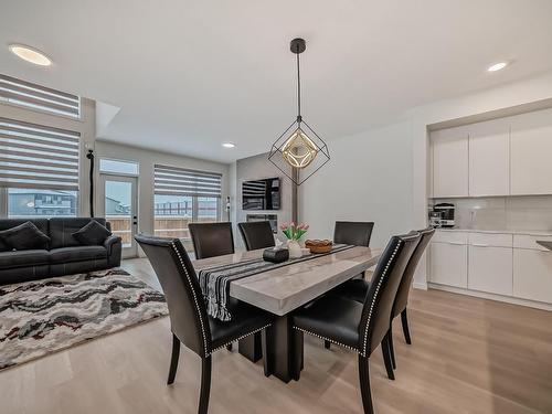 412 33 Street Sw, Edmonton, AB - Indoor Photo Showing Dining Room