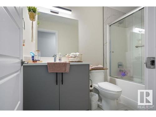 6032 King Landing, Edmonton, AB - Indoor Photo Showing Bathroom