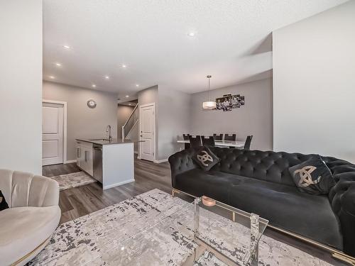 3234 Kulay Way, Edmonton, AB - Indoor Photo Showing Living Room