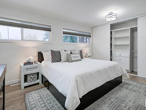 15215 86 Avenue, Edmonton, AB - Indoor Photo Showing Bedroom