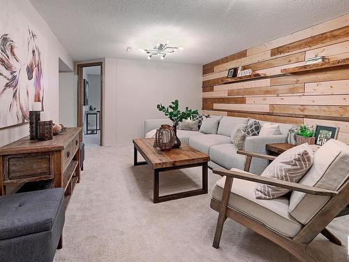 15215 86 Avenue, Edmonton, AB - Indoor Photo Showing Living Room