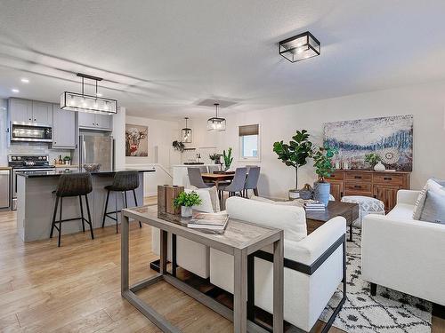 15215 86 Avenue, Edmonton, AB - Indoor Photo Showing Living Room