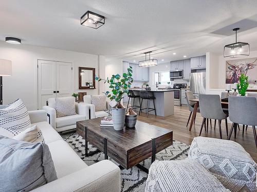 15215 86 Avenue, Edmonton, AB - Indoor Photo Showing Living Room