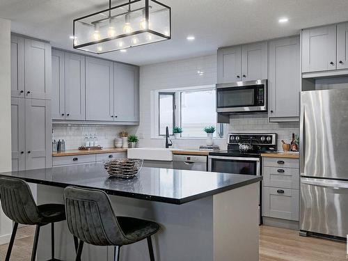 15215 86 Avenue, Edmonton, AB - Indoor Photo Showing Kitchen