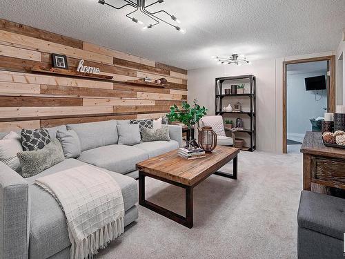 15215 86 Avenue, Edmonton, AB - Indoor Photo Showing Living Room