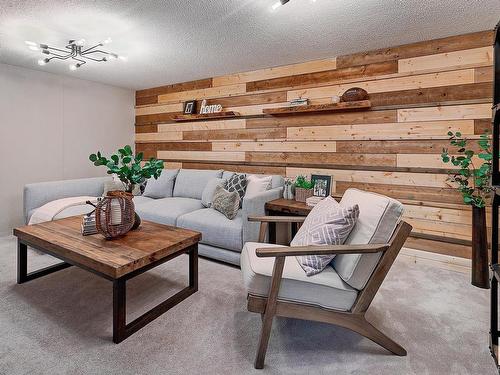 15215 86 Avenue, Edmonton, AB - Indoor Photo Showing Living Room