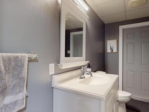 47 52224 Rge Road 275, Rural Parkland County, AB - Indoor Photo Showing Bathroom