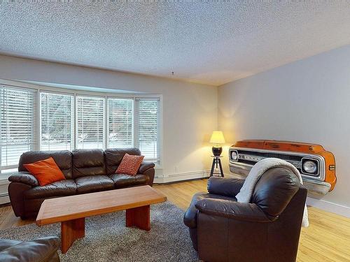 47 52224 Rge Road 275, Rural Parkland County, AB - Indoor Photo Showing Living Room