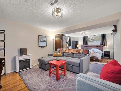 11928 86 Street, Edmonton, AB - Indoor Photo Showing Living Room