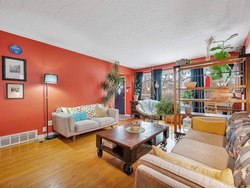 11928 86 Street, Edmonton, AB - Indoor Photo Showing Living Room