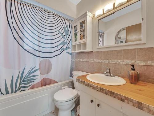 11928 86 Street, Edmonton, AB - Indoor Photo Showing Bathroom