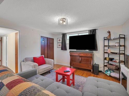 11928 86 Street, Edmonton, AB - Indoor Photo Showing Living Room