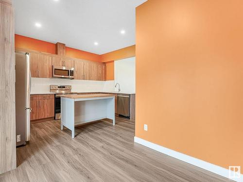 57 1051 Graydon Hill Boulevard, Edmonton, AB - Indoor Photo Showing Kitchen