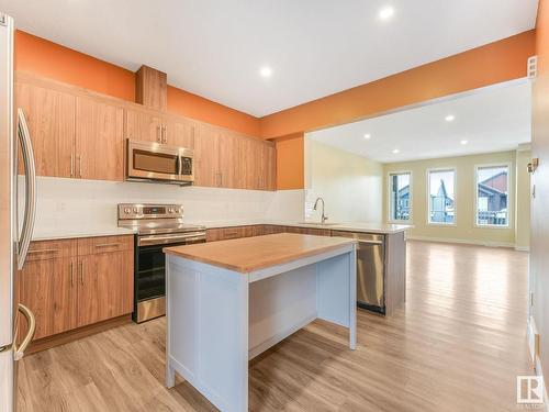 57 1051 Graydon Hill Boulevard, Edmonton, AB - Indoor Photo Showing Kitchen