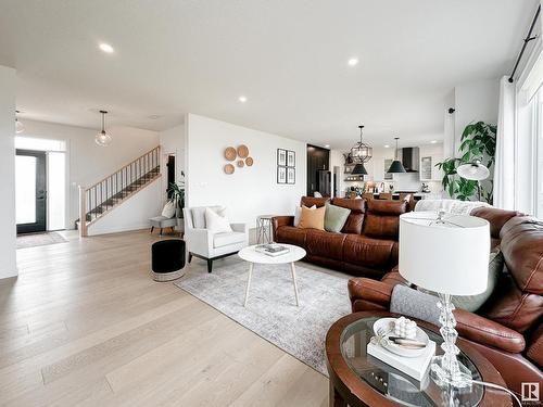 39 Jacobs Close, St. Albert, AB - Indoor Photo Showing Living Room