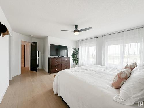 39 Jacobs Close, St. Albert, AB - Indoor Photo Showing Bedroom