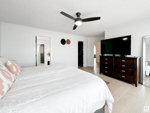 39 Jacobs Close, St. Albert, AB - Indoor Photo Showing Bedroom