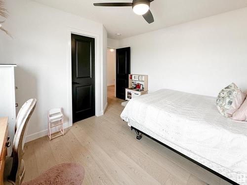 39 Jacobs Close, St. Albert, AB - Indoor Photo Showing Bedroom