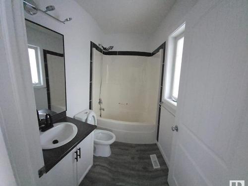 Edmonton, AB - Indoor Photo Showing Bathroom