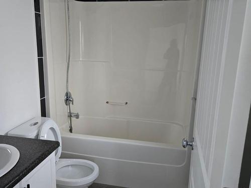 Edmonton, AB - Indoor Photo Showing Bathroom