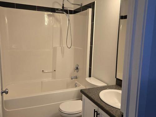 Edmonton, AB - Indoor Photo Showing Bathroom