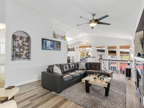 3772 20 Street, Edmonton, AB - Indoor Photo Showing Living Room